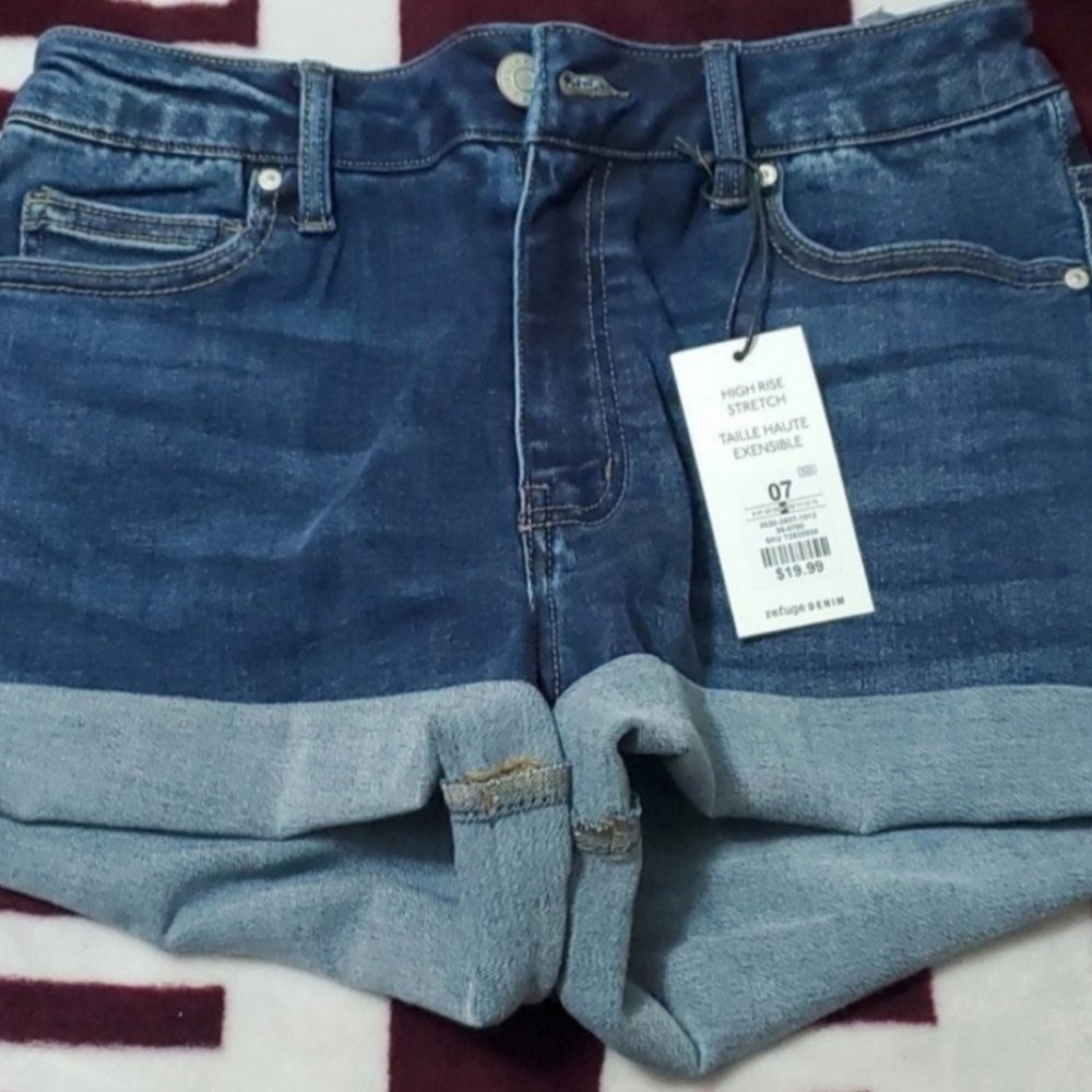 NWT High Rise Stretch denim shorts. Size 7.